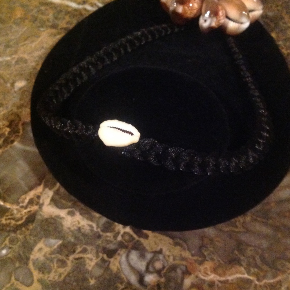 Tahitian shell necklace - Picture 2 of 2